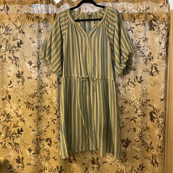 Puff sleeve dress - Picture 1 of 6